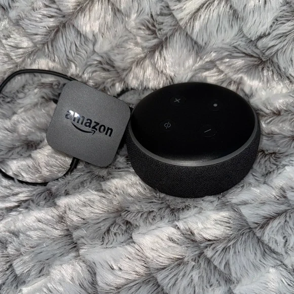 Amazon Echo Dot 3rd Generation w/ Alexa Voice Media Device Charcoal w/ power crd - Picture 1 of 9